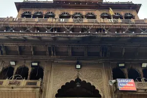 Banke Bihari temple in Vrindavan Entrance