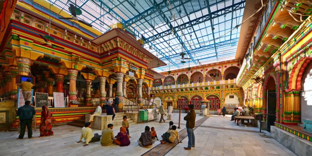 Dwarkadhish Mandir Mathura Outside photo